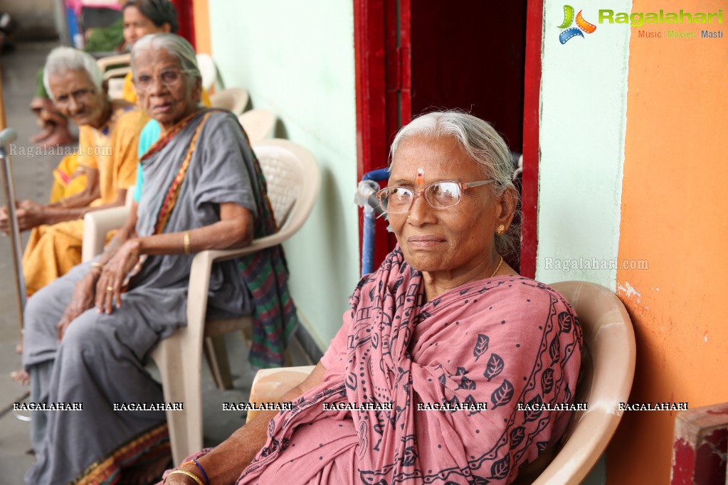 Sanjana Anne Birthday Celebrations at Rajeswari Old Age Home, Hyderabad