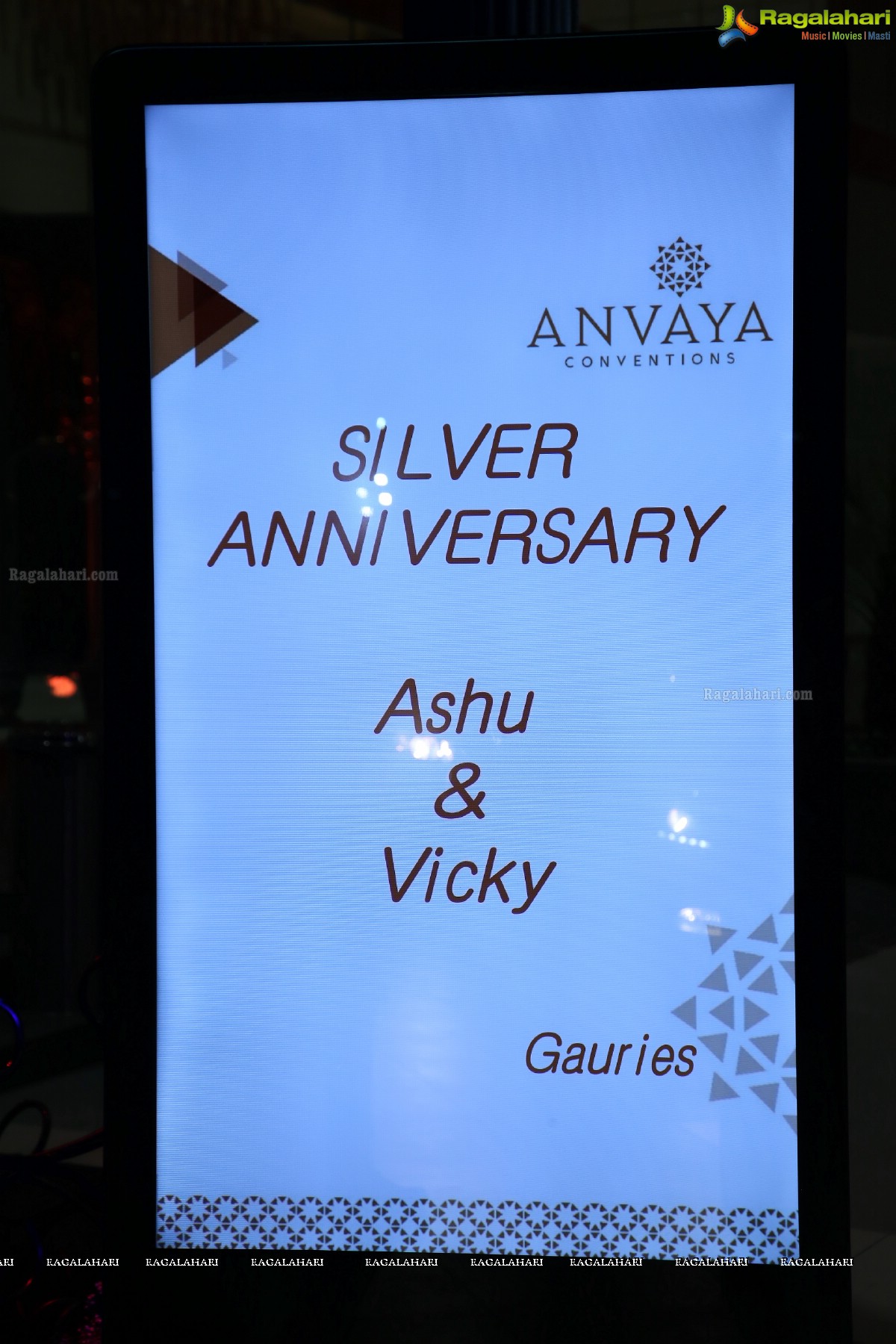 Ashu Gauri & Vicky Gauri Silver Wedding Anniversary at Anvaya Convention