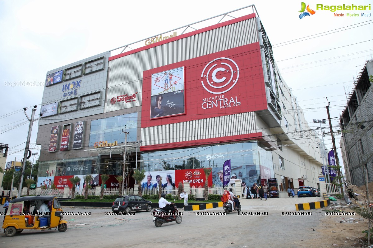 Samantha inaugurates INOX Multiplex at GSM Mall, Miyapur