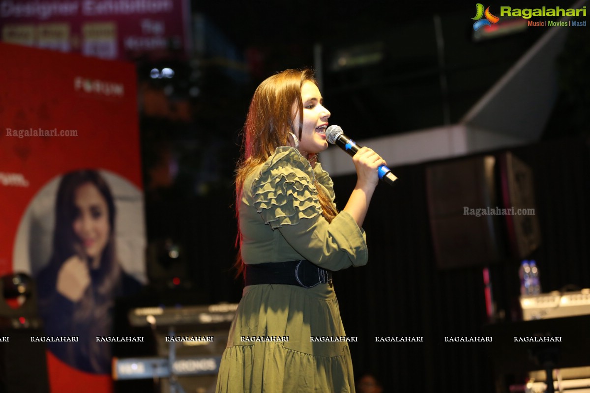 Monali Thakur Live in Concert at Forum Rocks