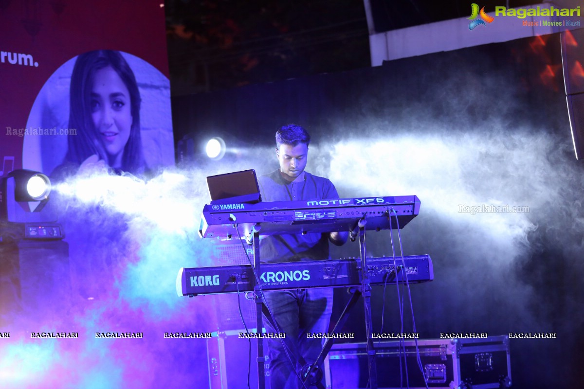 Monali Thakur Live in Concert at Forum Rocks