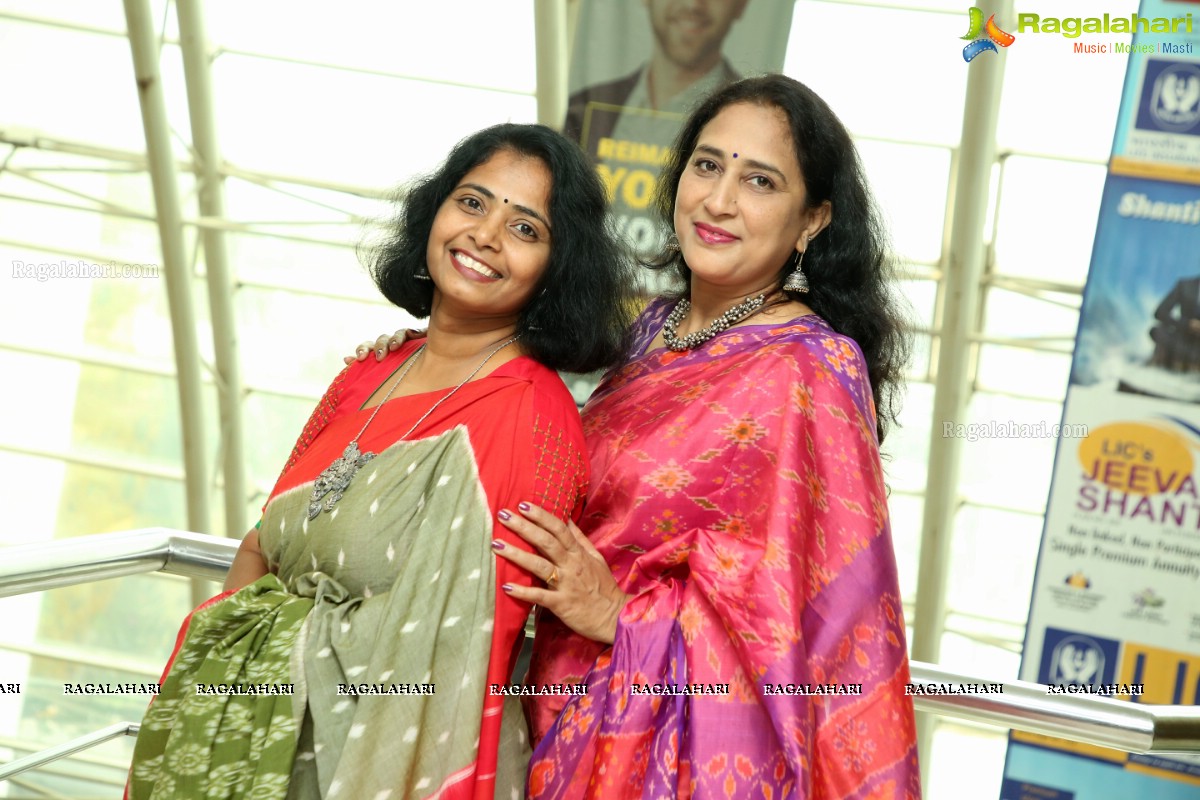 The Global 100 Sarees Pact group Handloom Showcase supporting Mallesham Movie