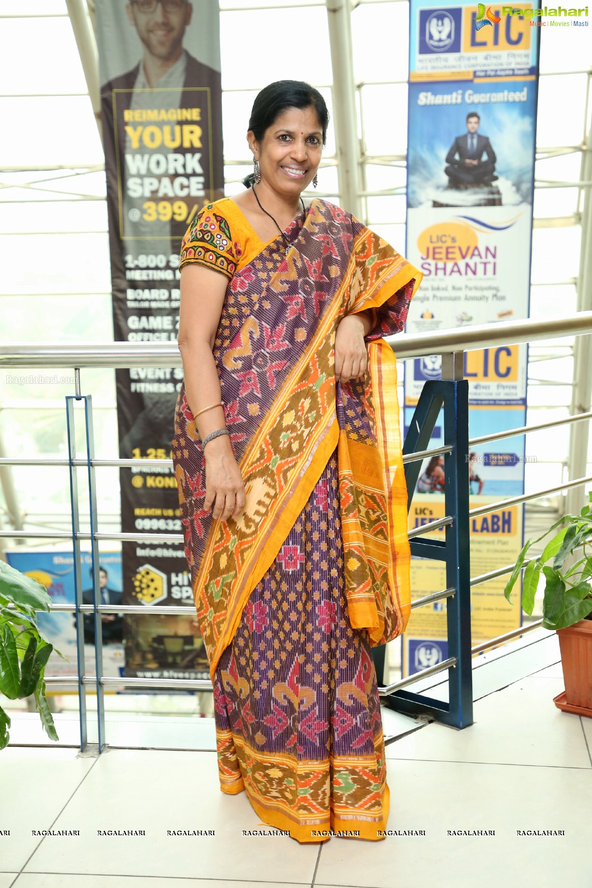 The Global 100 Sarees Pact group Handloom Showcase supporting Mallesham Movie