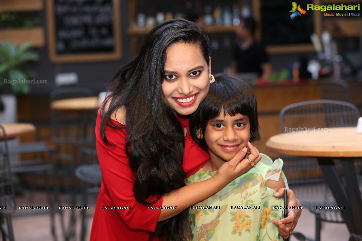 Swetha Reddy Birthday Bash at Sound Garden Cafe