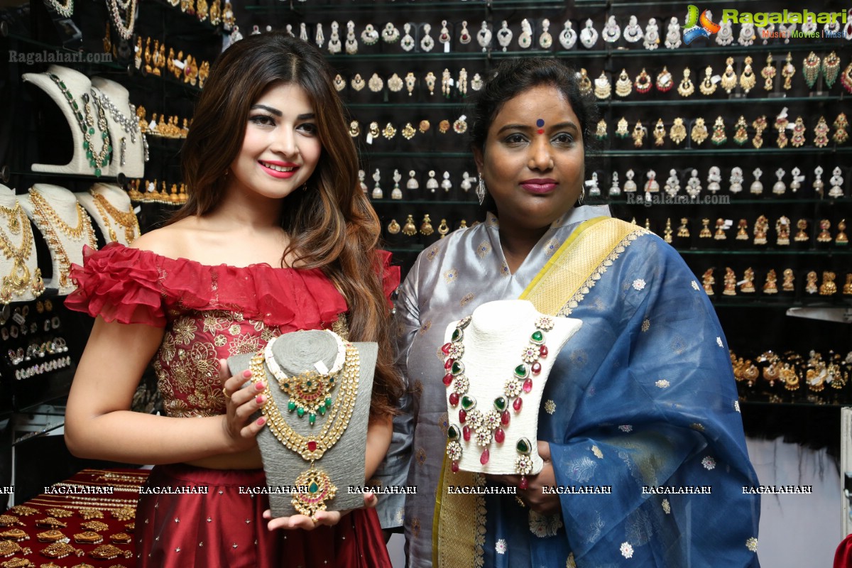 Srijitha Ghosh Launches Trendz Exhibition at Taj Krishna