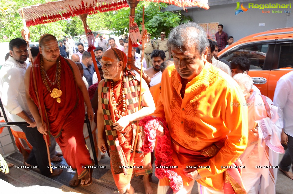 Vishaka Saradha Peetam Sri Swaroopananda Saraswathi, Sri Swathmaanandendra Saraswathi visit Filmnagar Temple