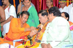 Vishaka Saradha Peetam Swami Visits Filmnagar Temple