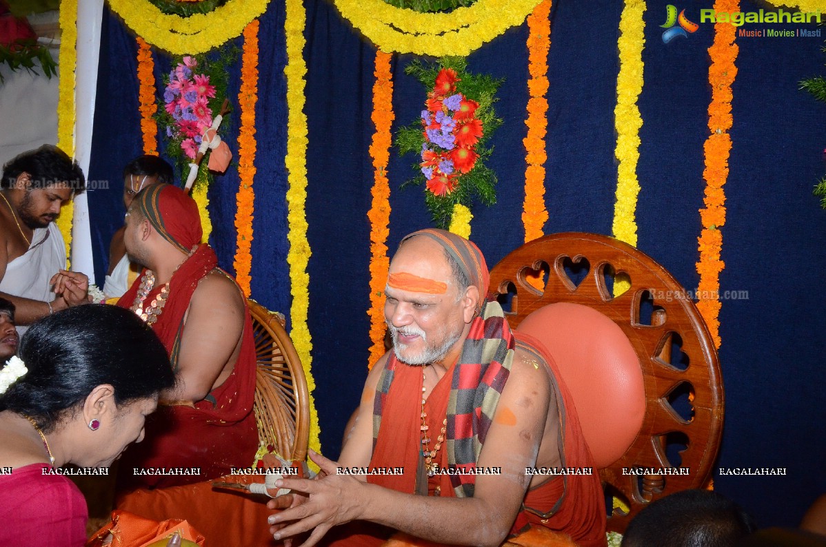 Vishaka Saradha Peetam Sri Swaroopananda Saraswathi, Sri Swathmaanandendra Saraswathi visit Filmnagar Temple