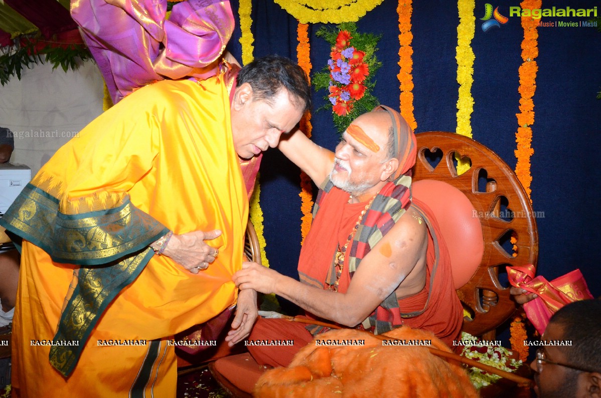 Vishaka Saradha Peetam Sri Swaroopananda Saraswathi, Sri Swathmaanandendra Saraswathi visit Filmnagar Temple