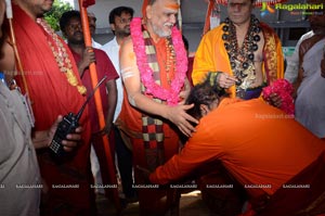 Vishaka Saradha Peetam Swami Visits Filmnagar Temple