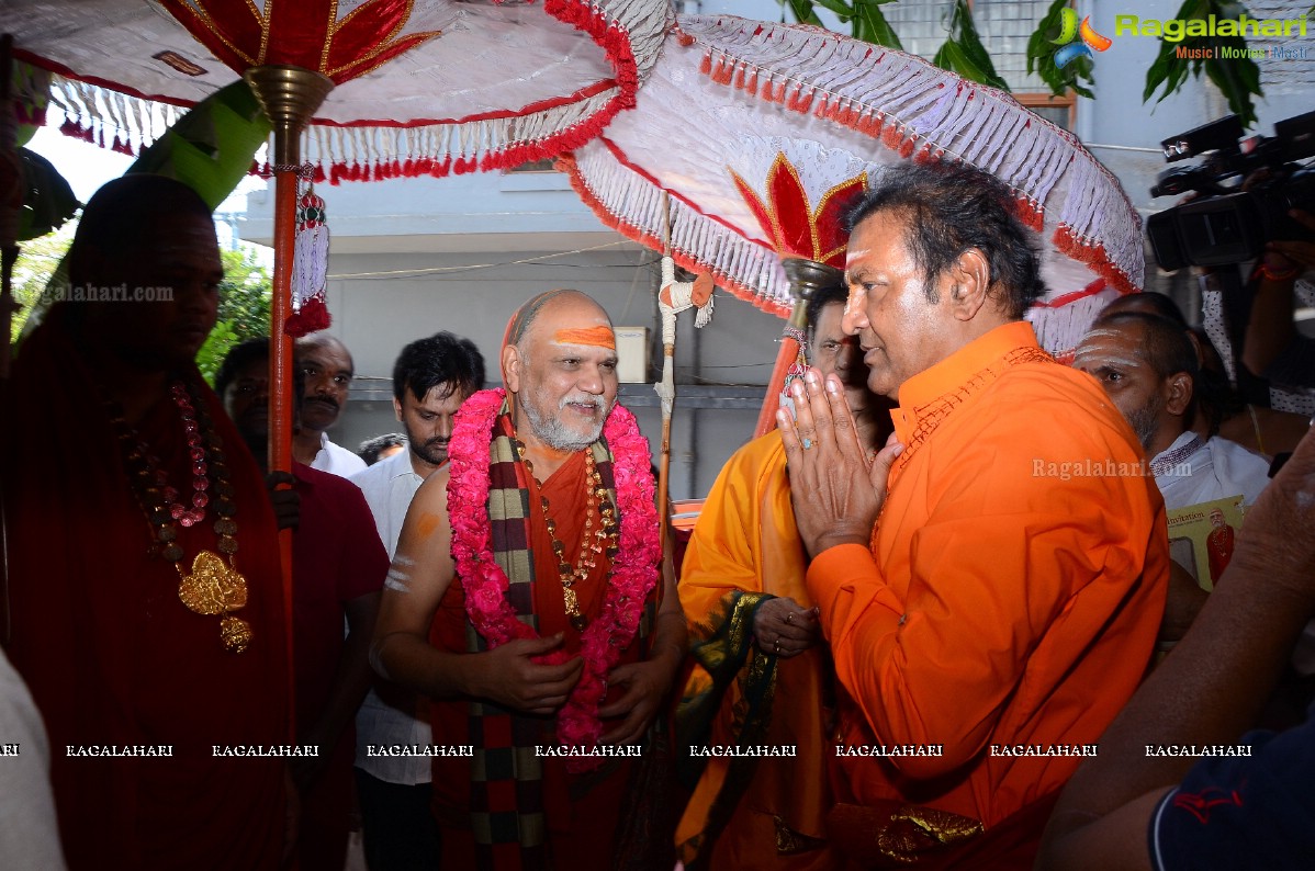 Vishaka Saradha Peetam Sri Swaroopananda Saraswathi, Sri Swathmaanandendra Saraswathi visit Filmnagar Temple