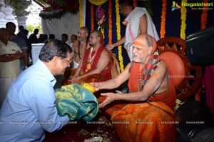 Vishaka Saradha Peetam Swami Visits Filmnagar Temple