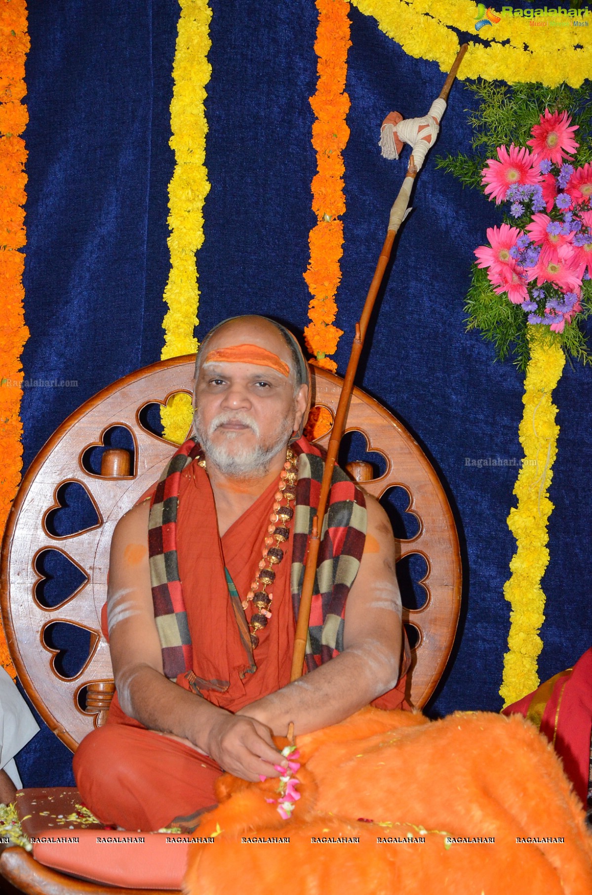 Vishaka Saradha Peetam Sri Swaroopananda Saraswathi, Sri Swathmaanandendra Saraswathi visit Filmnagar Temple
