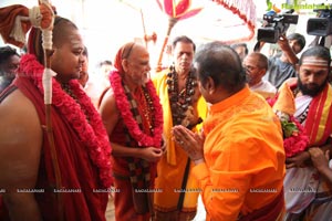 Vishaka Saradha Peetam Swami Visits Filmnagar Temple