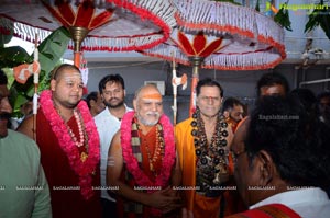 Vishaka Saradha Peetam Swami Visits Filmnagar Temple