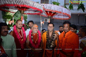 Vishaka Saradha Peetam Swami Visits Filmnagar Temple