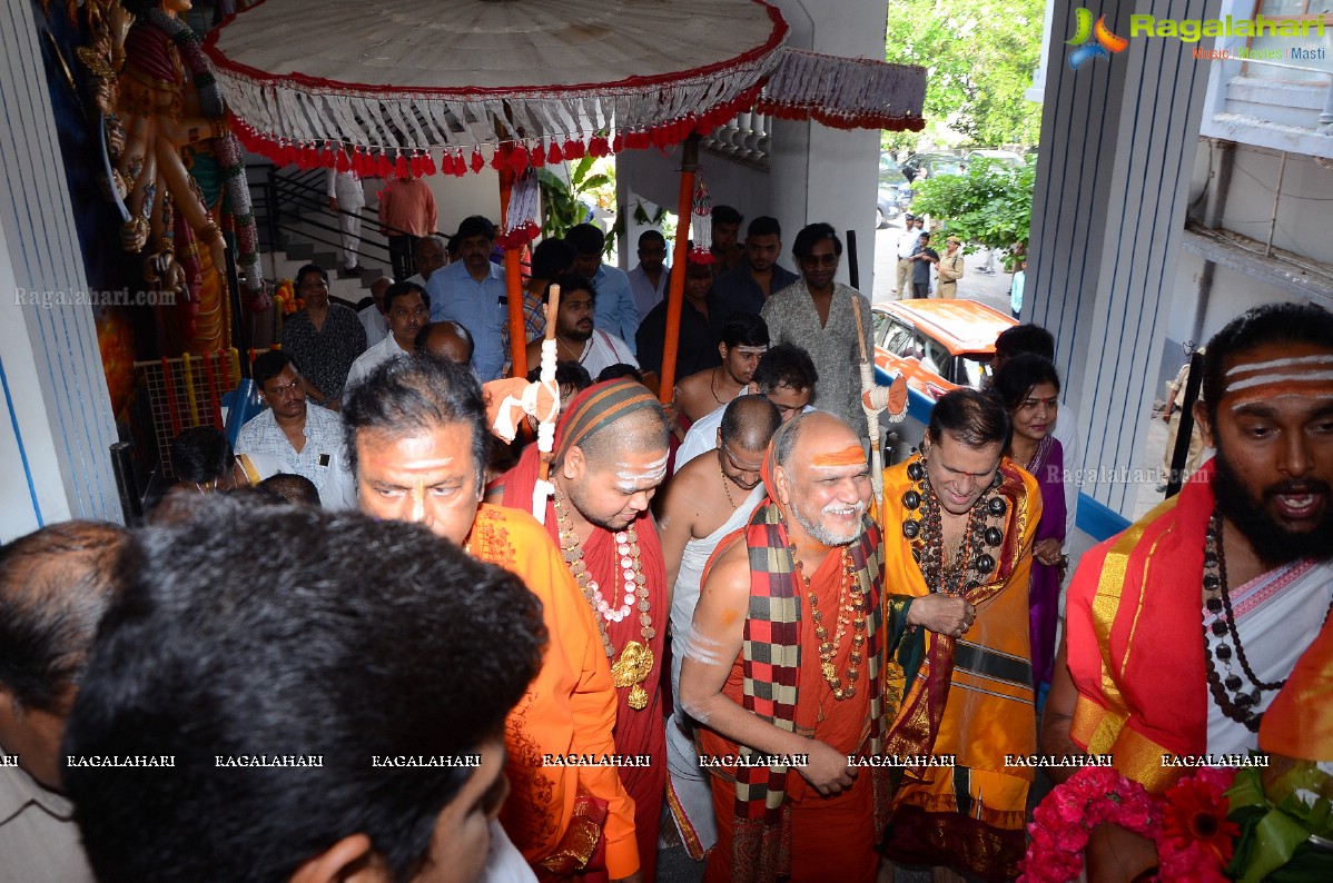 Vishaka Saradha Peetam Sri Swaroopananda Saraswathi, Sri Swathmaanandendra Saraswathi visit Filmnagar Temple