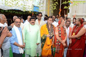 Vishaka Saradha Peetam Swami Visits Filmnagar Temple