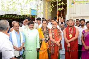 Vishaka Saradha Peetam Swami Visits Filmnagar Temple