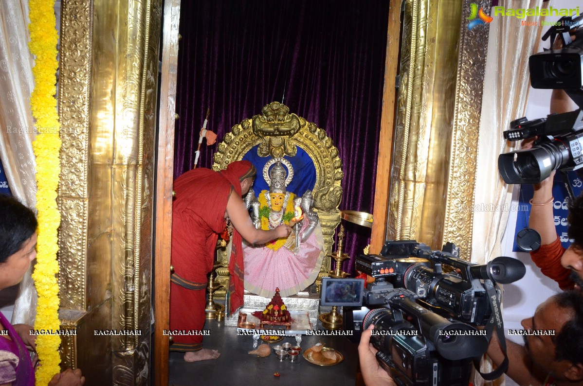 Vishaka Saradha Peetam Sri Swaroopananda Saraswathi, Sri Swathmaanandendra Saraswathi visit Filmnagar Temple