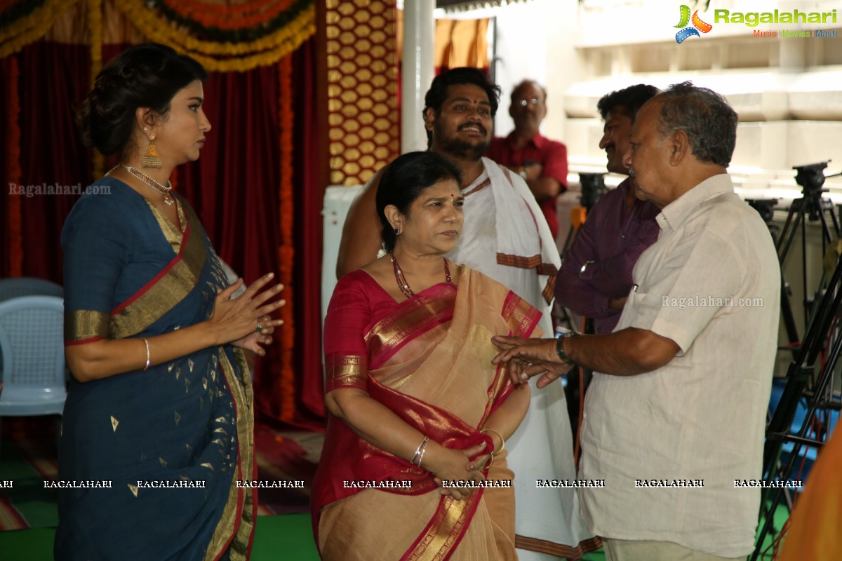 Vishaka Saradha Peetam Sri Swaroopananda Saraswathi, Sri Swathmaanandendra Saraswathi visit Filmnagar Temple