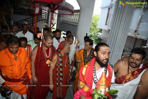 Vishaka Saradha Peetam Swami Visits Filmnagar Temple