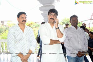 Vishaka Saradha Peetam Swami Visits Filmnagar Temple