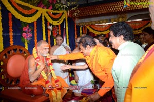 Vishaka Saradha Peetam Swami Visits Filmnagar Temple