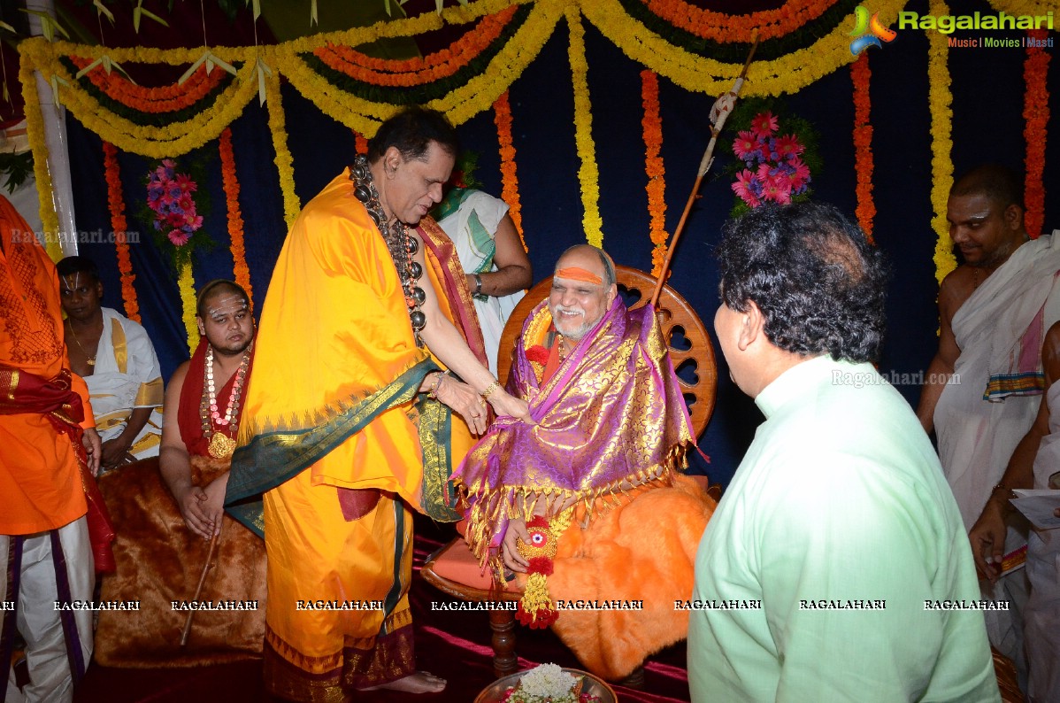 Vishaka Saradha Peetam Sri Swaroopananda Saraswathi, Sri Swathmaanandendra Saraswathi visit Filmnagar Temple