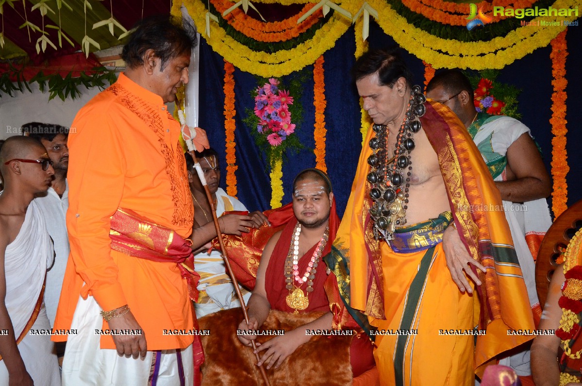 Vishaka Saradha Peetam Sri Swaroopananda Saraswathi, Sri Swathmaanandendra Saraswathi visit Filmnagar Temple