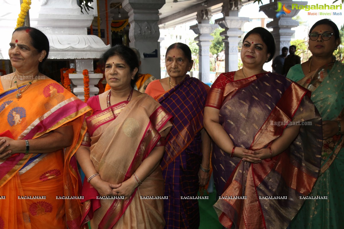 Vishaka Saradha Peetam Sri Swaroopananda Saraswathi, Sri Swathmaanandendra Saraswathi visit Filmnagar Temple