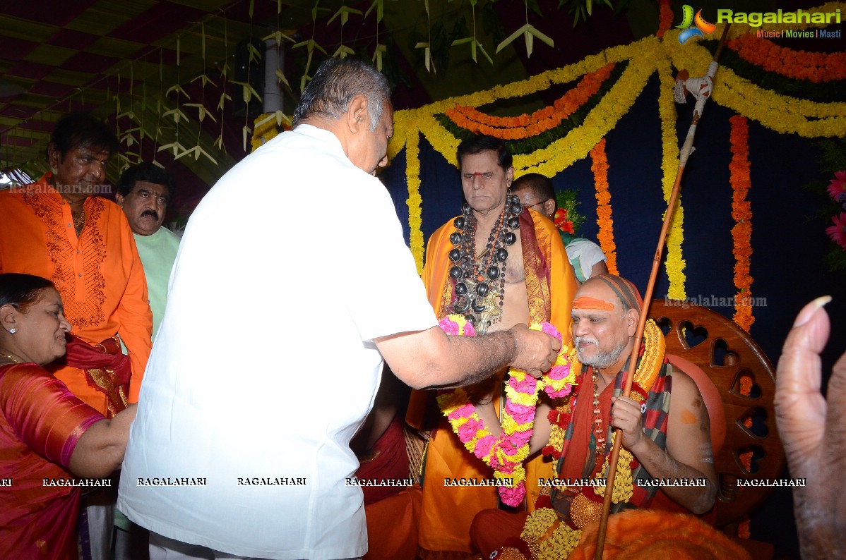 Vishaka Saradha Peetam Sri Swaroopananda Saraswathi, Sri Swathmaanandendra Saraswathi visit Filmnagar Temple