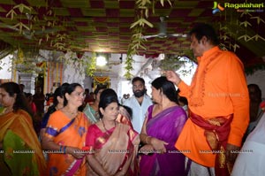 Vishaka Saradha Peetam Swami Visits Filmnagar Temple