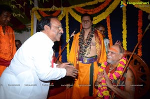 Vishaka Saradha Peetam Swami Visits Filmnagar Temple