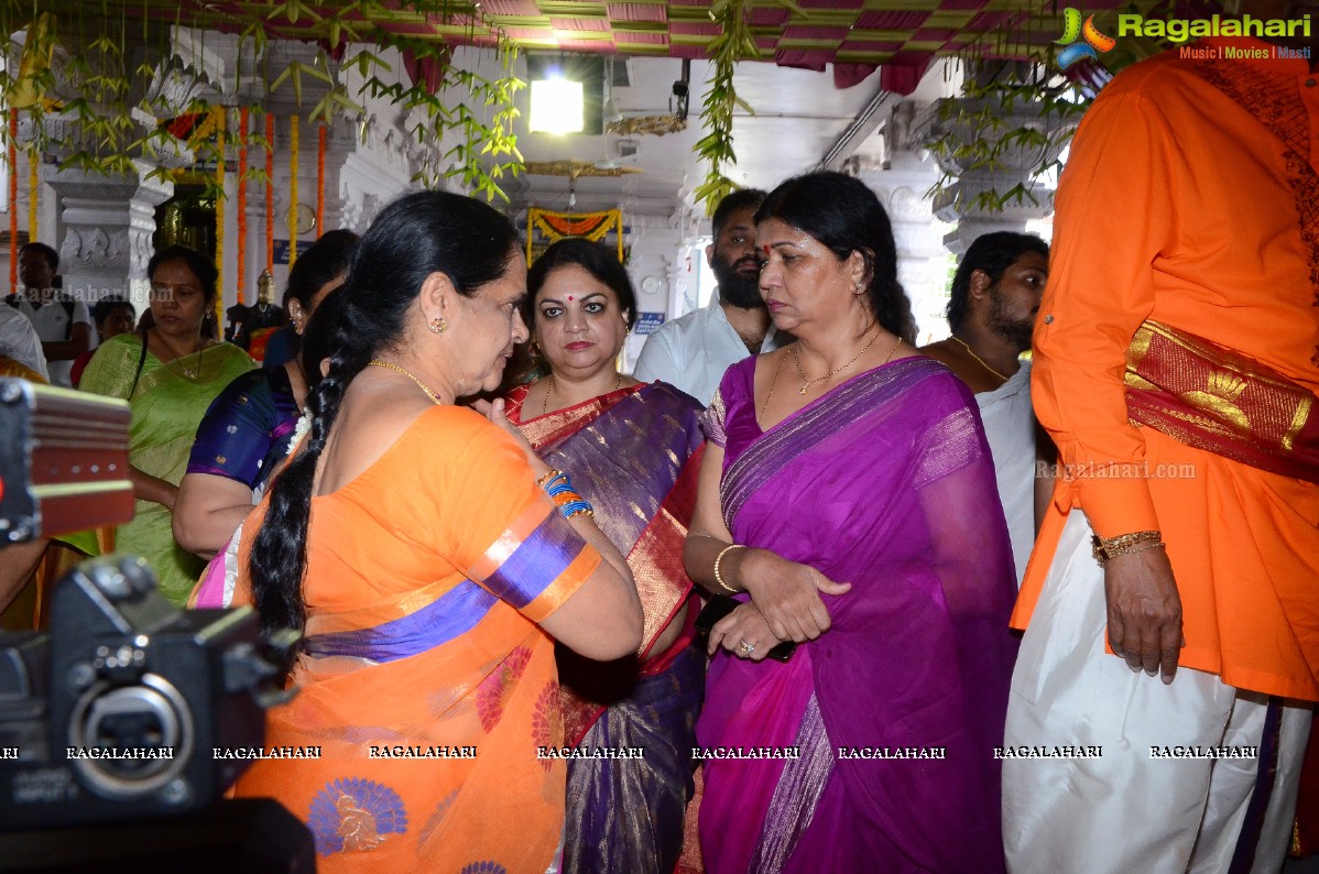 Vishaka Saradha Peetam Sri Swaroopananda Saraswathi, Sri Swathmaanandendra Saraswathi visit Filmnagar Temple