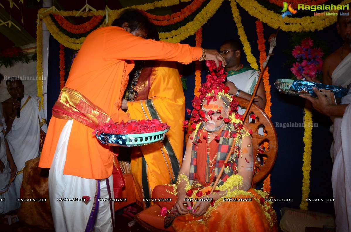 Vishaka Saradha Peetam Sri Swaroopananda Saraswathi, Sri Swathmaanandendra Saraswathi visit Filmnagar Temple