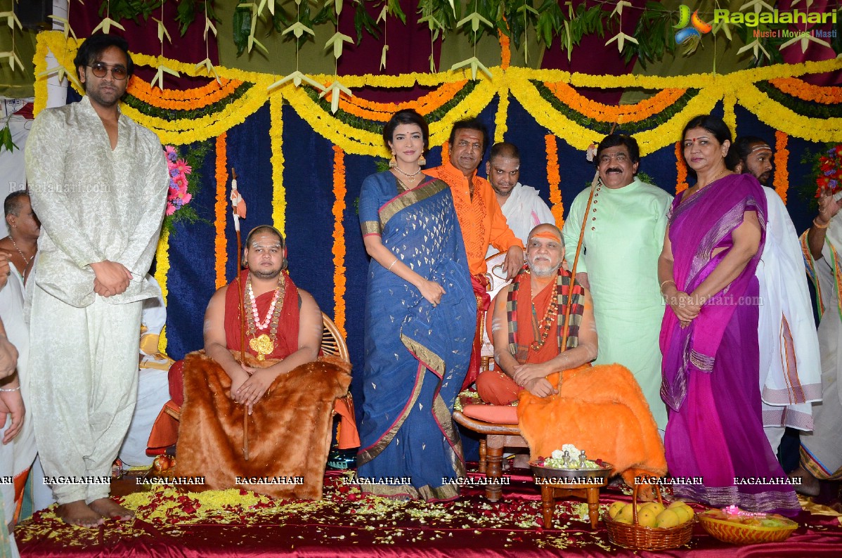 Vishaka Saradha Peetam Sri Swaroopananda Saraswathi, Sri Swathmaanandendra Saraswathi visit Filmnagar Temple