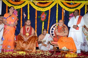 Vishaka Saradha Peetam Swami Visits Filmnagar Temple