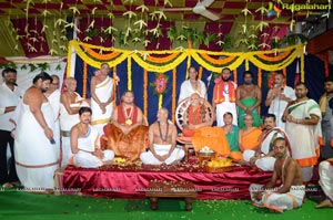 Vishaka Saradha Peetam Swami Visits Filmnagar Temple