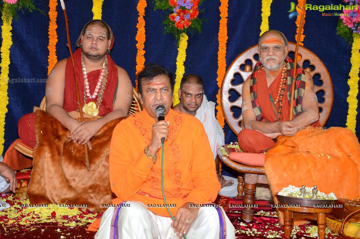 Vishaka Saradha Peetam Sri Swaroopananda Saraswathi, Sri Swathmaanandendra Saraswathi visit Filmnagar Temple