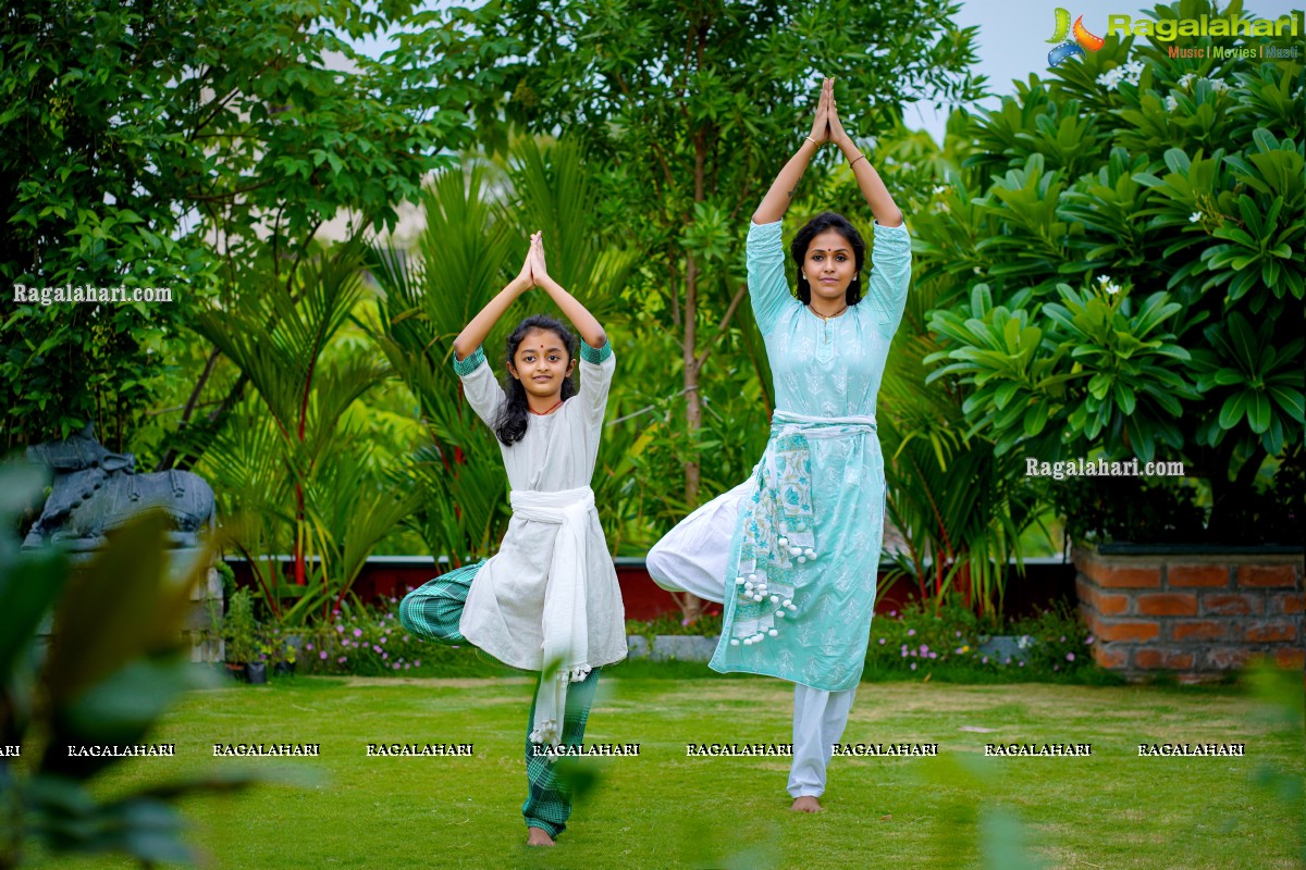 Telugu Pop Singer Smita And Daughter Shivi Yoga Session