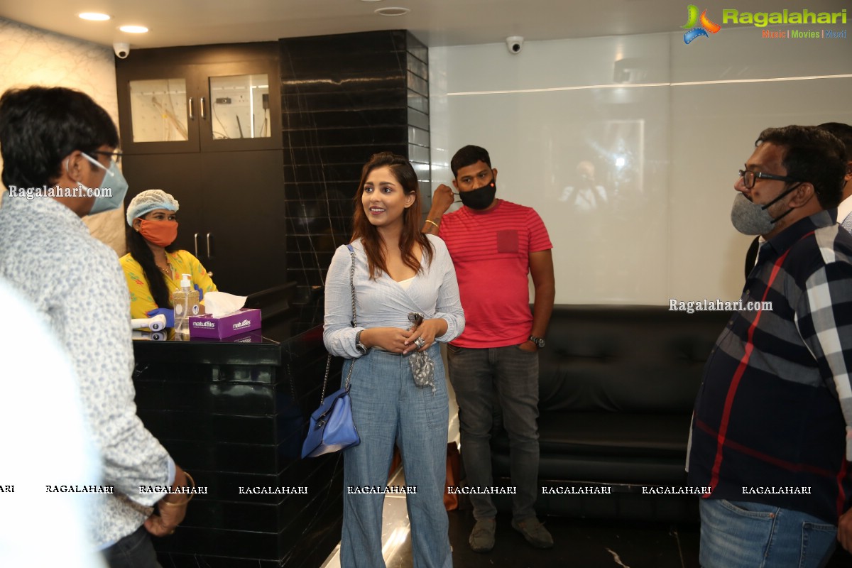 Naturals Family Salon in Association with Godrej Professional Launches Suraksha Salon Program