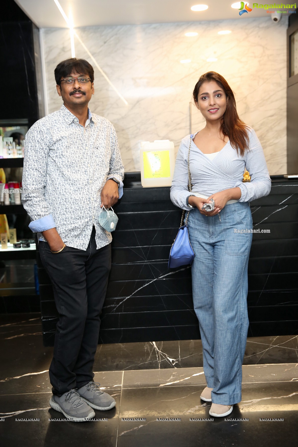 Naturals Family Salon in Association with Godrej Professional Launches Suraksha Salon Program