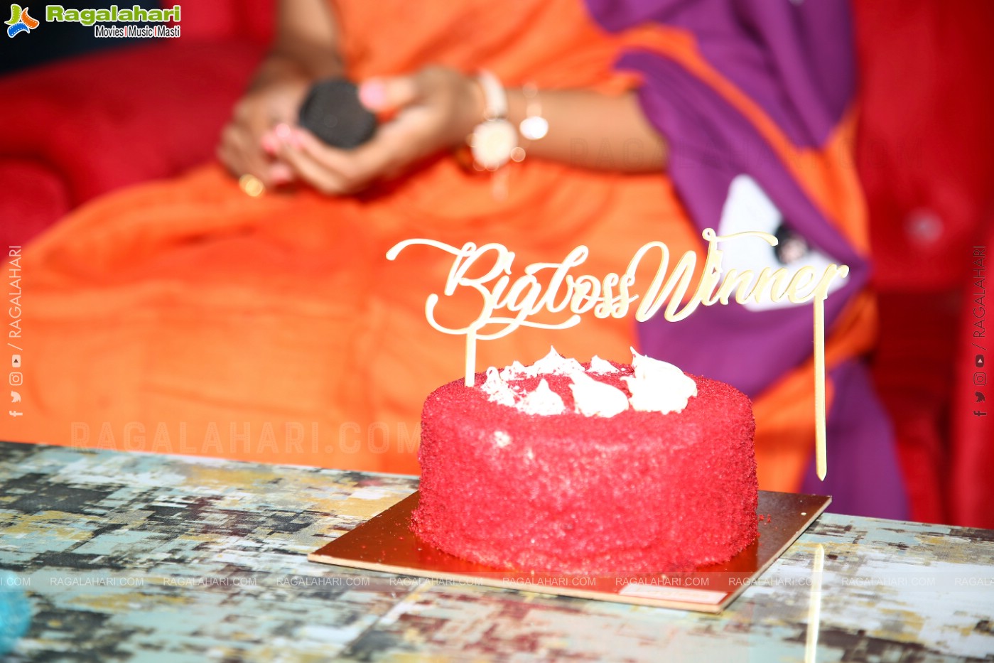 Bigg Boss Telugu Winner Bindu Madhavi Birthday Celebrations at Red Lion