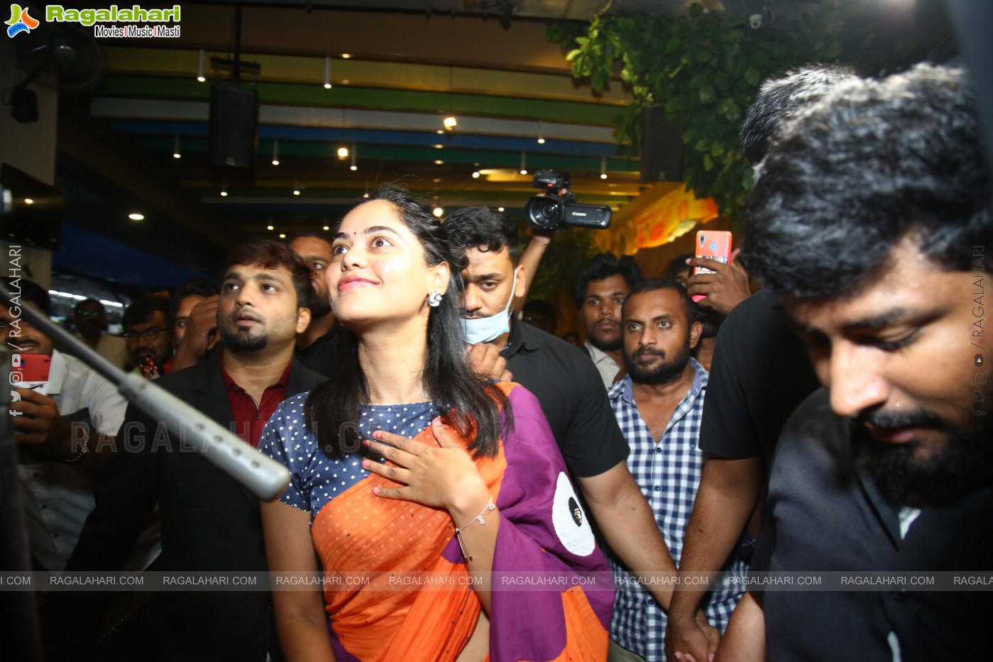 Bigg Boss Telugu Winner Bindu Madhavi Birthday Celebrations at Red Lion