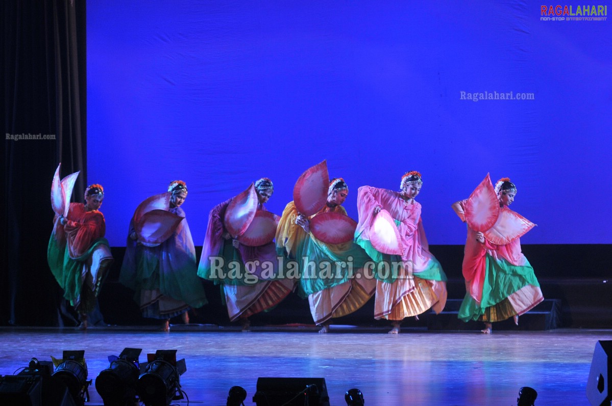 Hema Malini at TSR Awards 2011