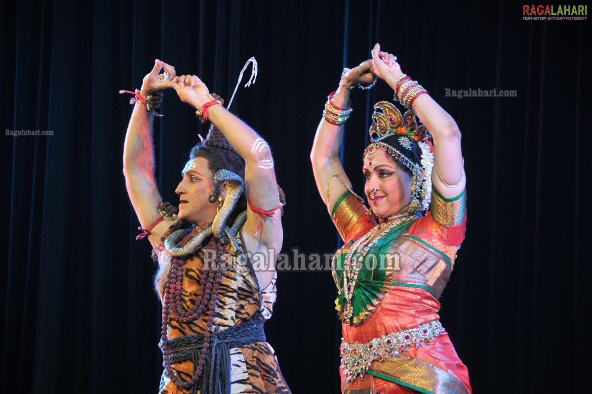 Hema Malini at TSR Awards 2011