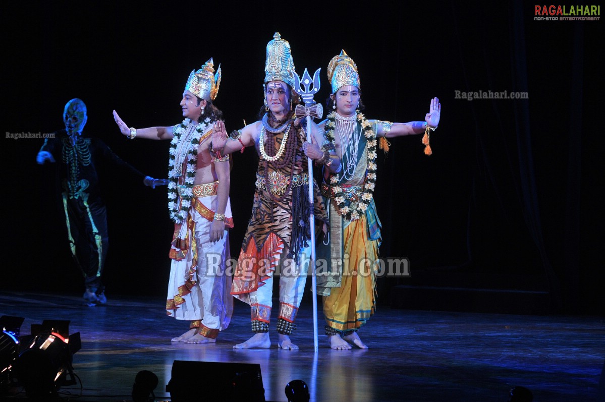 Hema Malini at TSR Awards 2011