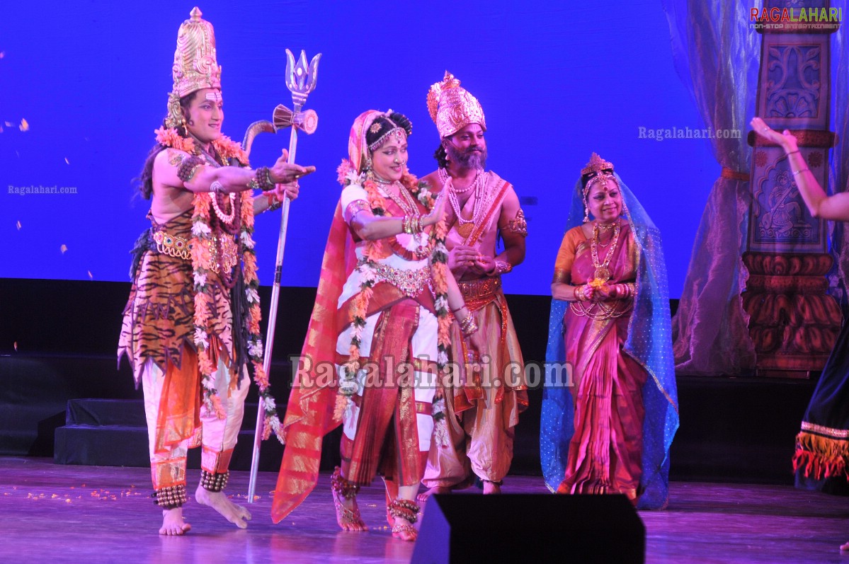 Hema Malini at TSR Awards 2011