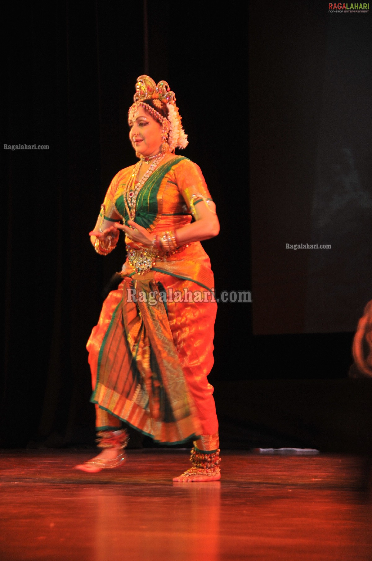 Hema Malini at TSR Awards 2011